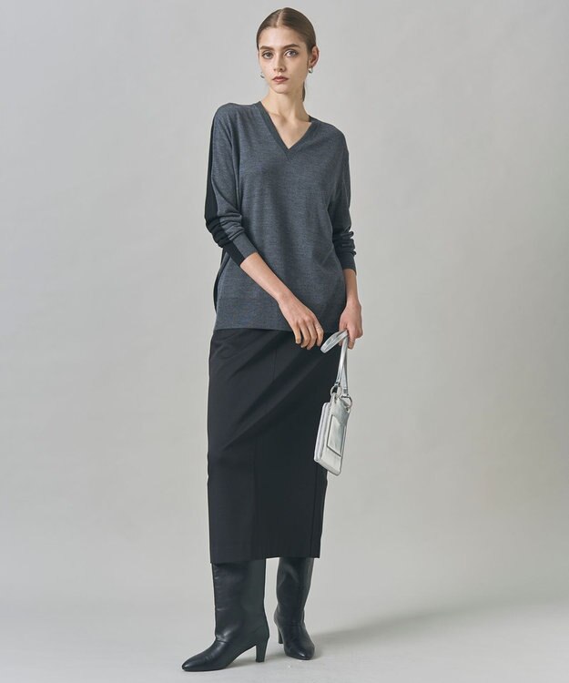 ICB L 【洗える】コンパクトファインウール Vネックニット ミディアムグレー×ブラック系