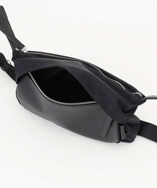 Y'SACCS リサイクルナイロン×カウレザー ラップミニショルダー ブラック