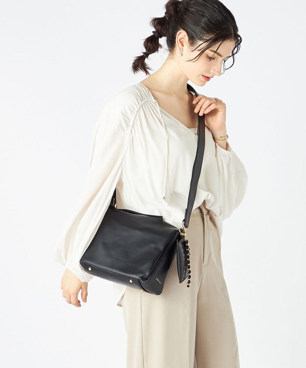 LA BAGAGERIE 【maison vert】 【チェーンチャーム・ミニポーチ付き】2WAYベルトワンショルダー ブラック