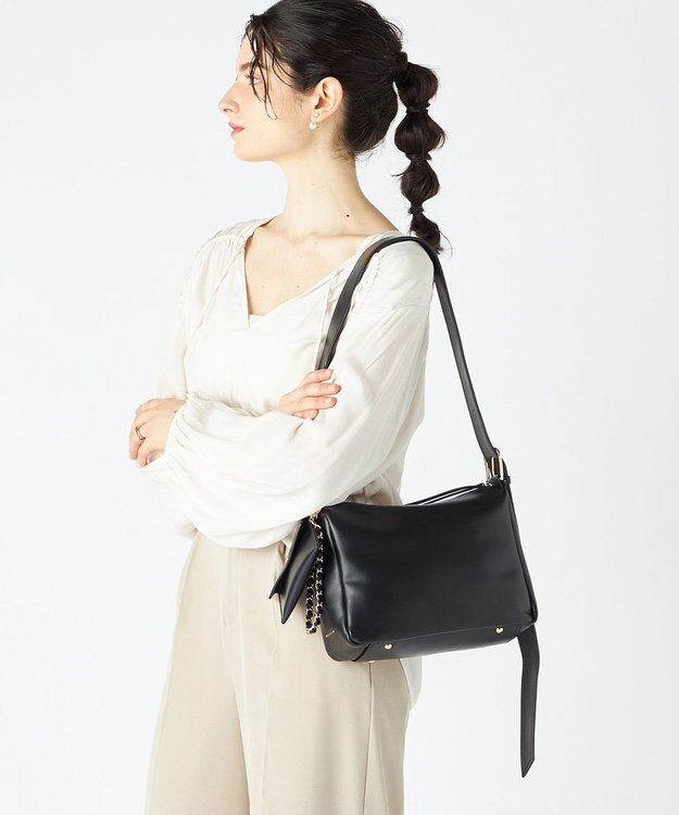 LA BAGAGERIE 【maison vert】 【チェーンチャーム・ミニポーチ付き】2WAYベルトワンショルダー ブラック