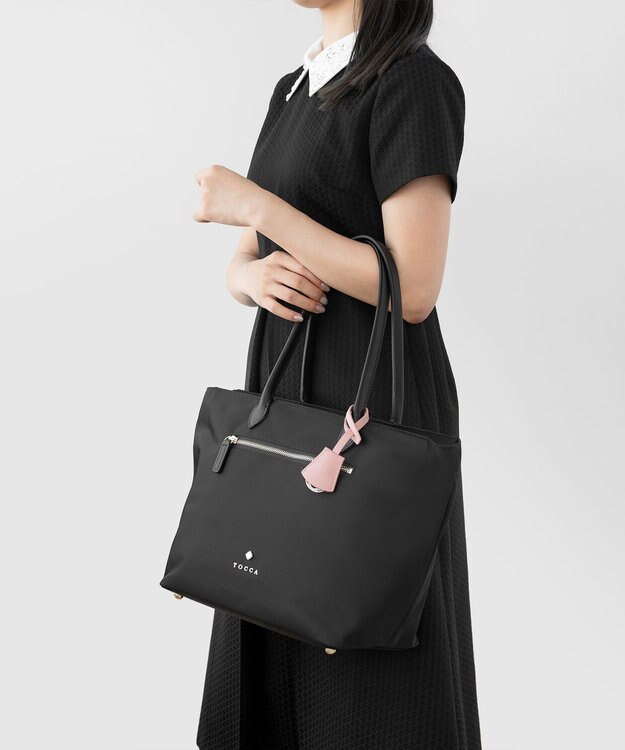 TOCCA 【一部WEB限定カラー】LAUREL NYLONBAG ナイロンバッグ 【WEB限定カラー】ブラック×ピンク系