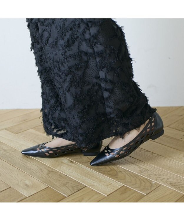 MODE ET JACOMO <carino>レーザーカットフラットパンプス ブラック