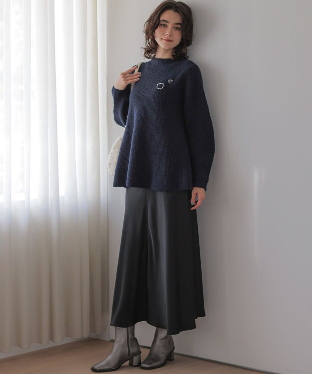 組曲 L 【WEB限定】サテンナロー スカート ブラック系