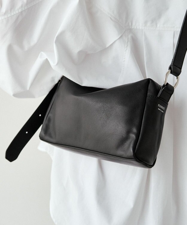russet 【2025AW新作】レザースクエアショルダーバッグ(CE-1575) Black
