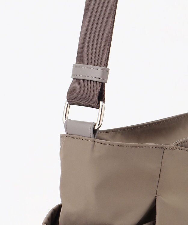 Y'SACCS 【ナイロンタフタ】トラベルショルダー mini ベージュ系その他