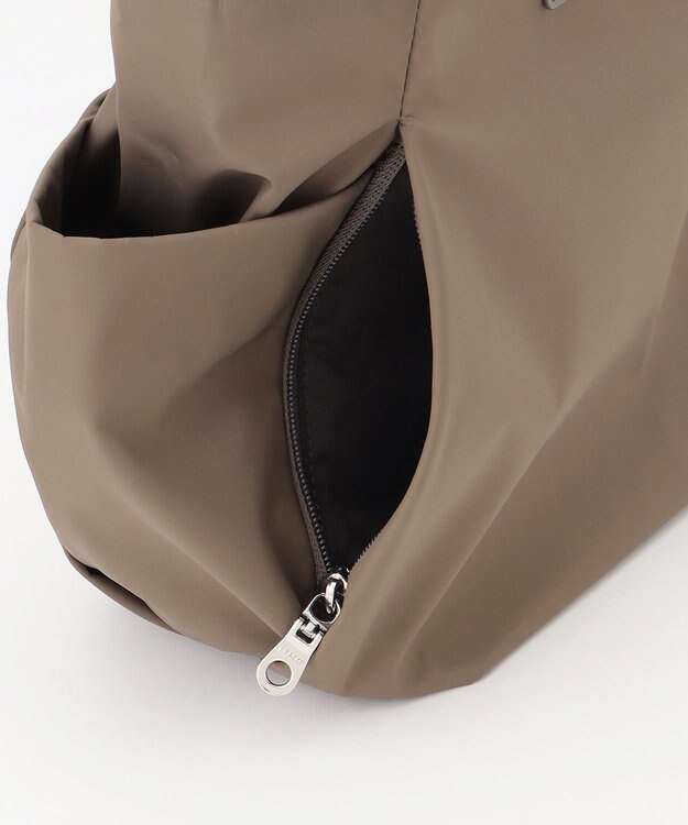 Y'SACCS 【ナイロンタフタ】トラベルショルダー mini ベージュ系その他