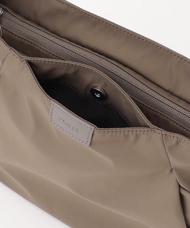 Y'SACCS 【ナイロンタフタ】トラベルショルダー mini ベージュ系その他