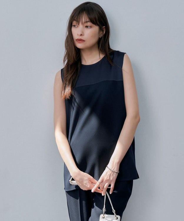 ICB 【接触冷感・UVケア・速乾・洗える】 FluidBackSatin ノースリーブブラウス ネイビー系