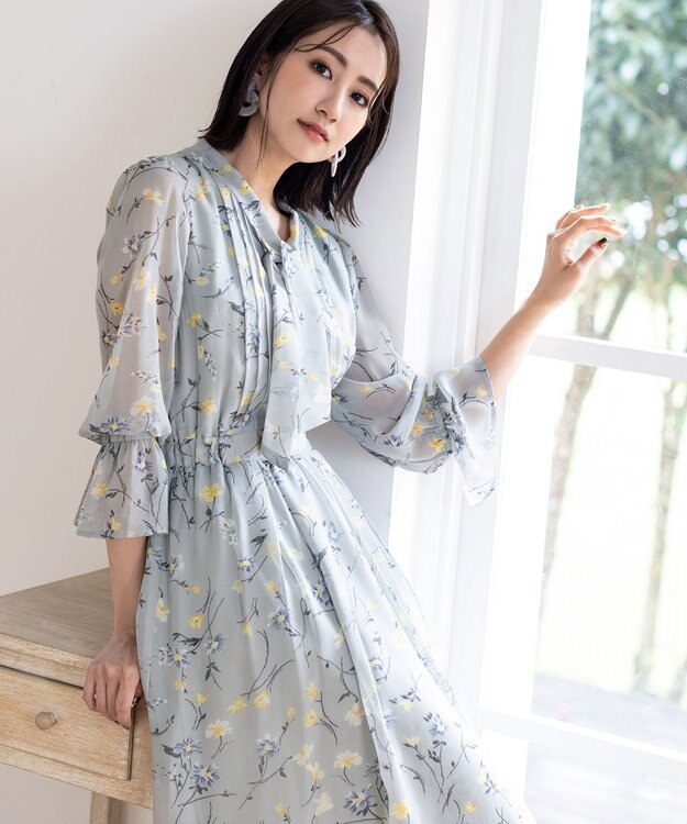 Tiaclasse L 【洗える】程良い透け感のプリントボウタイワンピース サックス