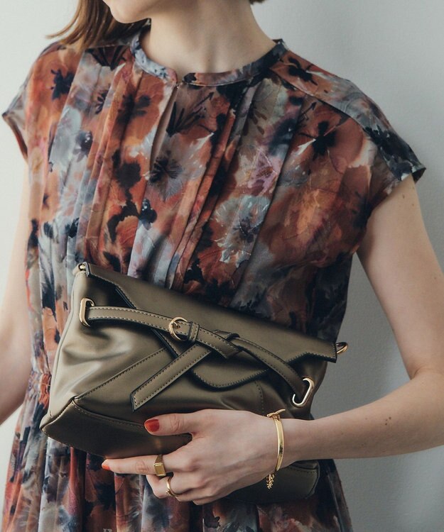 YECCA VECCA ベルトデザインチェーンバッグ Bronze