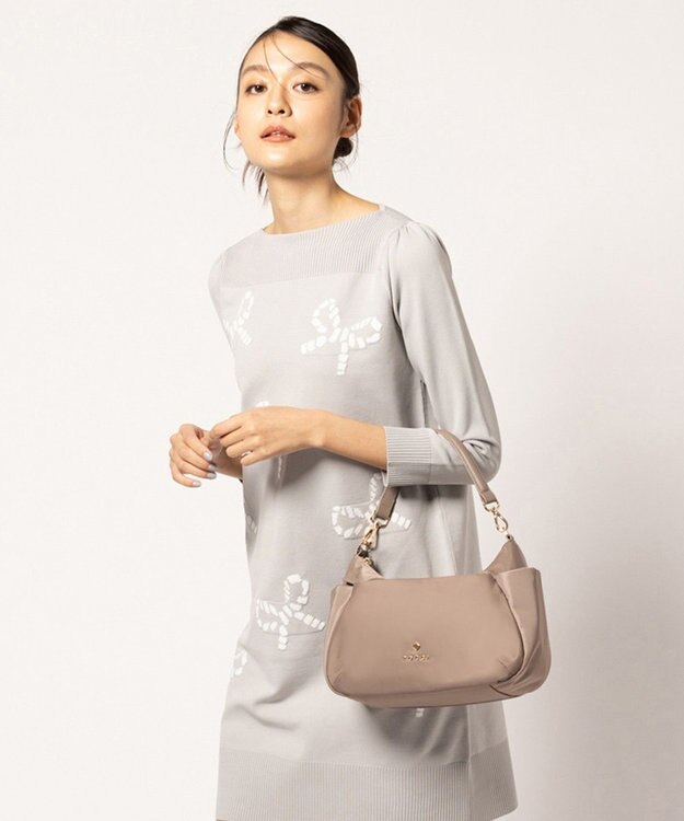 TOCCA 【大人百花掲載】PIECE OF CRESCENT NYLONBAG バッグ ベージュ系