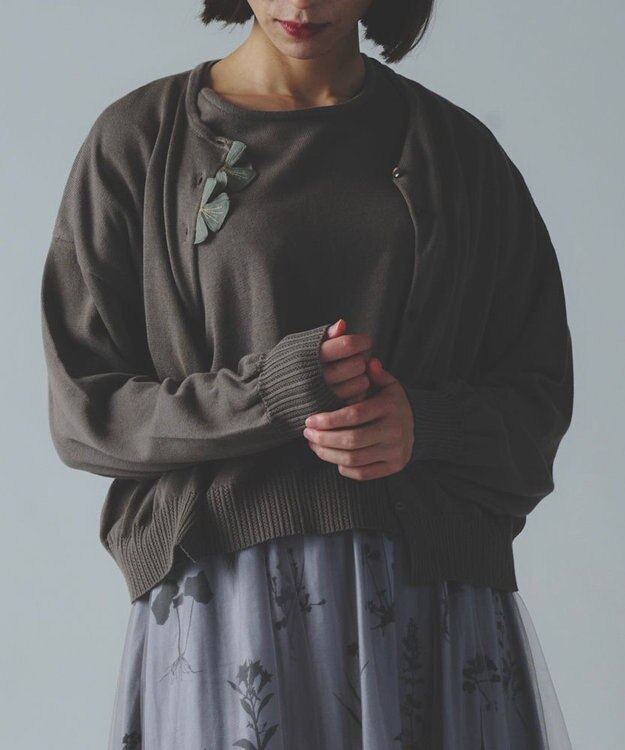 muuc 花モチーフ付きコットンニットカーディガン グレー