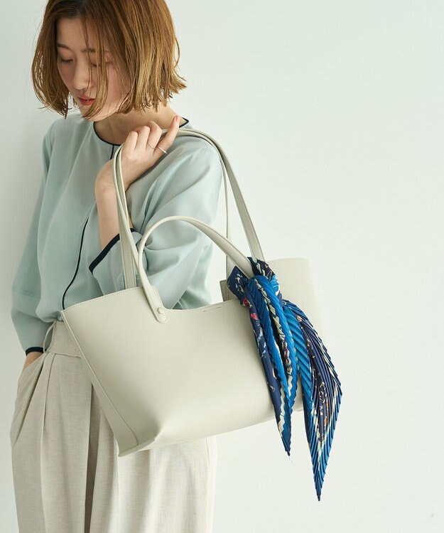 YECCA VECCA ビットプリントプリーツスカーフ Navy