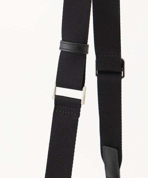 Y'SACCS リサイクルナイロン×カウレザー ラップポシェット ブラック