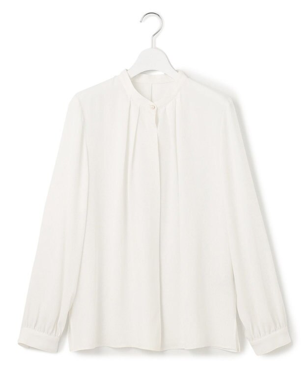 23区 【吸水速乾/UVケア/防シワ性】バックサテンアムンゼン パール釦 タック ブラウス ホワイト系