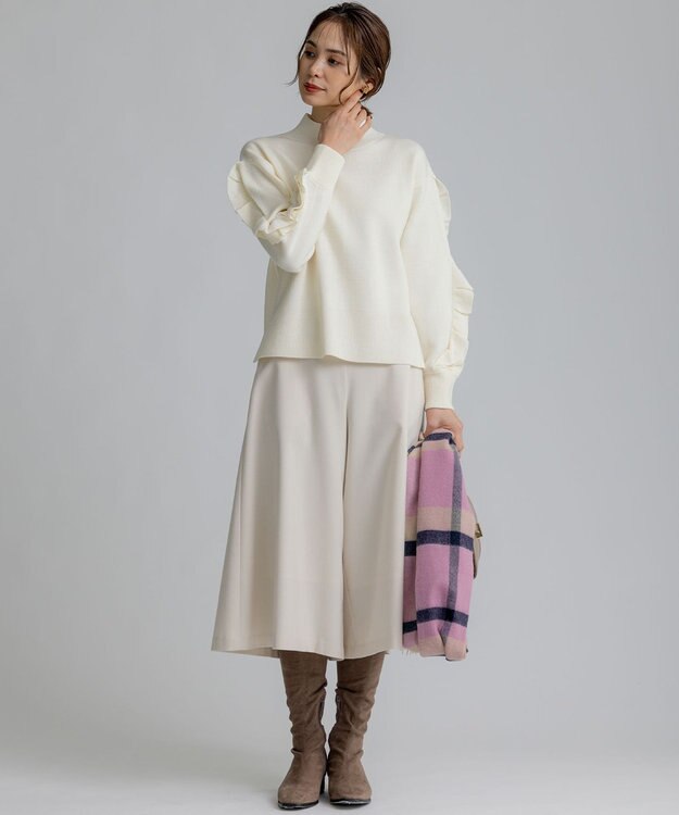 組曲 【WEB限定】袖フリル付きニットプルオーバー アイボリー系