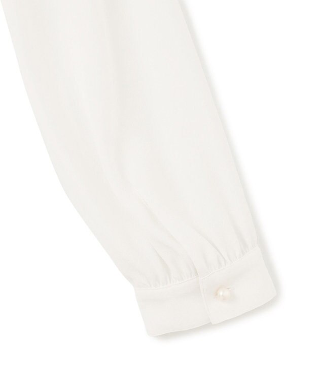 23区 【吸水速乾/UVケア/防シワ性】バックサテンアムンゼン パール釦 タック ブラウス ホワイト系