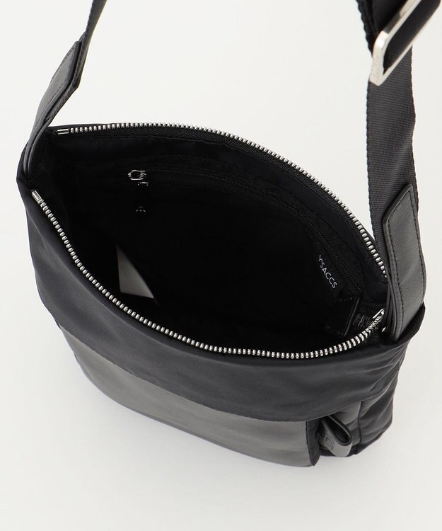 Y'SACCS リサイクルナイロン×カウレザー ラップポシェット ブラック