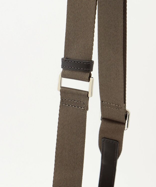 Y'SACCS リサイクルナイロン×カウレザー ラップポシェット カーキ