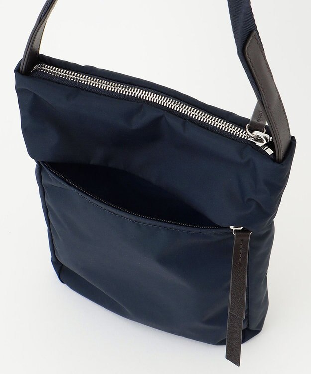 Y'SACCS リサイクルナイロン×カウレザー ラップポシェット ネイビー