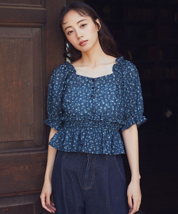 earth music&ecology フラワー刺繍フリルヘムブラウス Navy