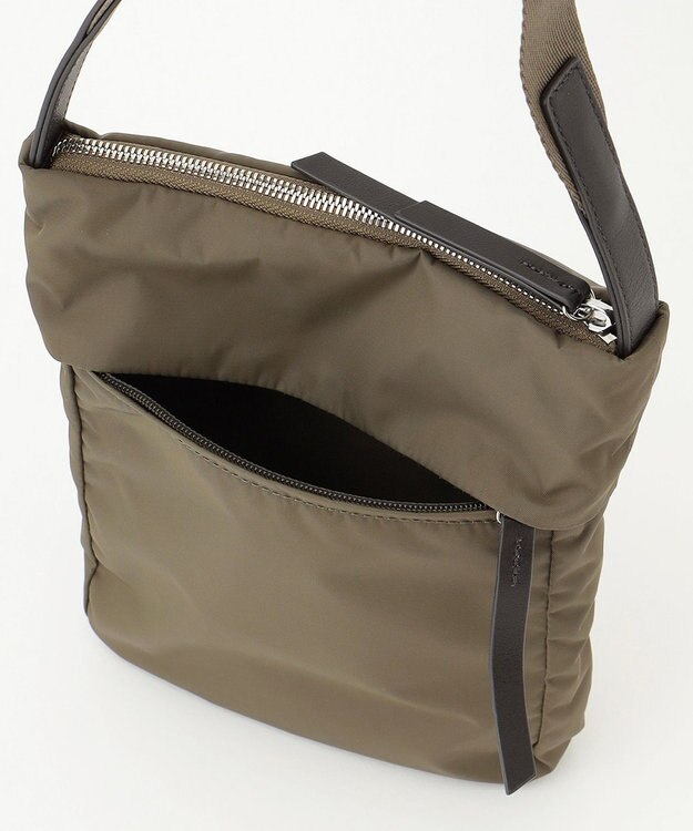 Y'SACCS リサイクルナイロン×カウレザー ラップポシェット カーキ