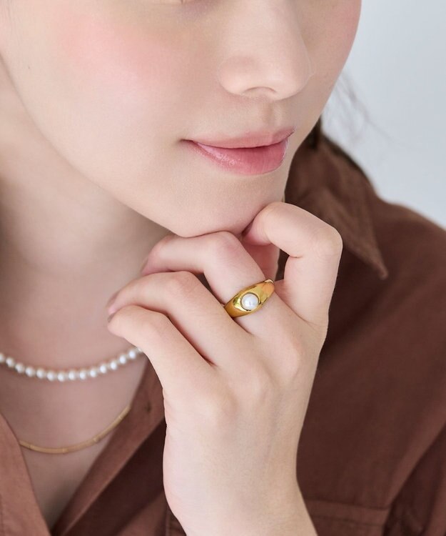 Phoebe 〈金属アレルギー対応〉アイコニックボリュームパールリング/ステンレス/大ぶり/存在感◎/主役級 ホワイト