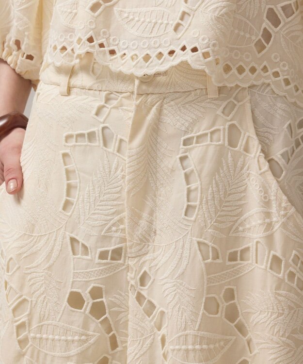 GRACE CONTINENTAL カットワークバギーパンツ キナリ