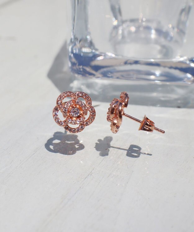 Tiaclasse 【金属アレルギー対応】カメリアモチーフピアス・イヤリング ピンクゴールドピアス