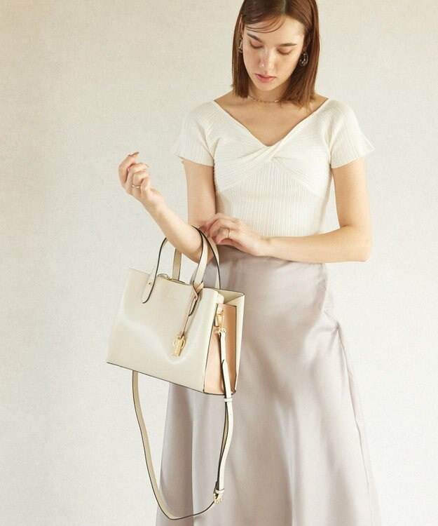 style code 【MERCURYDUO/マーキュリーデュオ】両アオリポケットサイド配色大開き開口 超軽量ハンドバッグ キーチャーム付 アイボリー