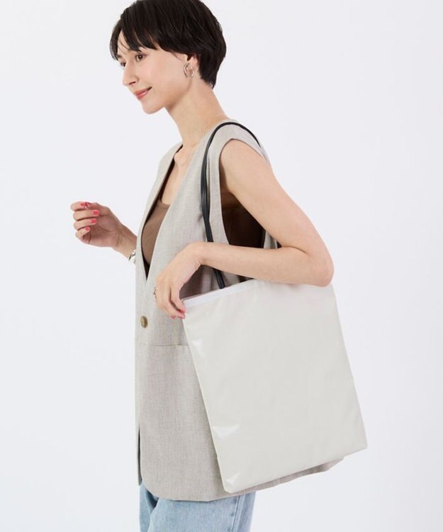 LeSportsac VERTICAL CITY TOTE/アップタウンパールシャイン/ブラック アップタウンパールシャイン/ブラック