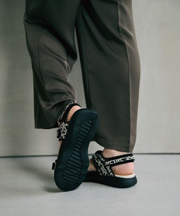 steppi ナロー ストラップ スポーツサンダル レオパード