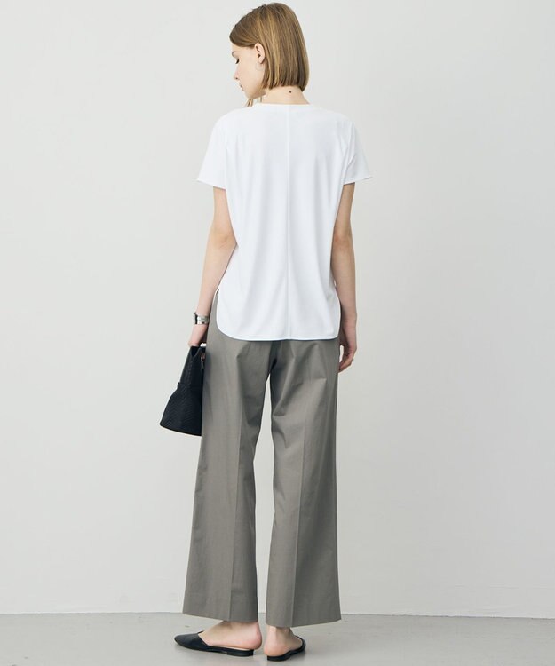 ICB L スパンプラチナム Vネックカットソー オフホワイト