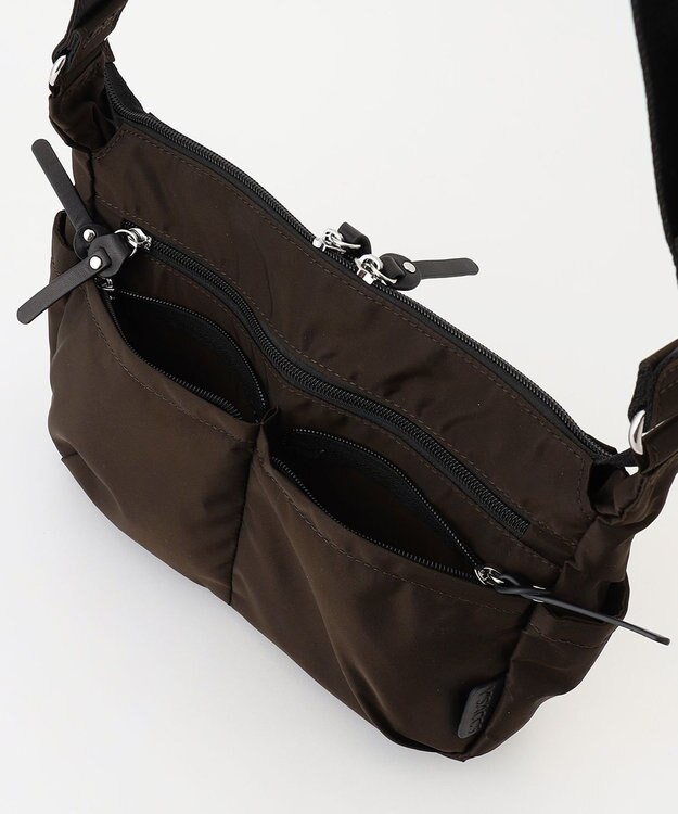 Y'SACCS トリプルポケットベーシックショルダー チョコ