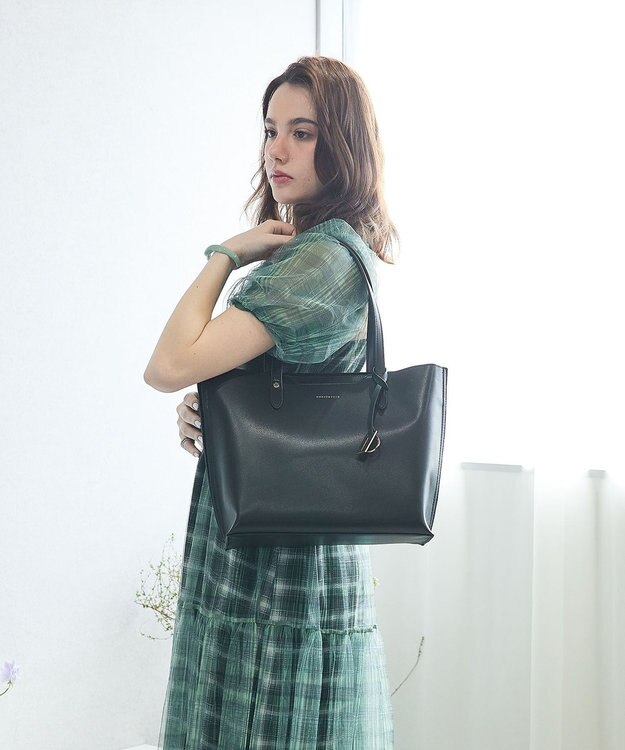 style code 【MERCURYDUO/マーキュリーデュオ】両アオリポケット サイド配色A4トートバッグ　 キーチャーム付 ブラック