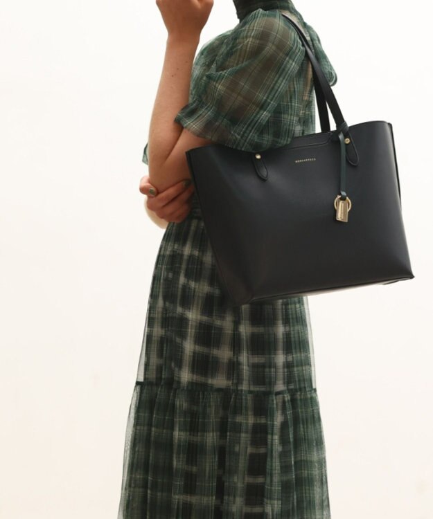 style code 【MERCURYDUO/マーキュリーデュオ】両アオリポケット サイド配色A4トートバッグ　 キーチャーム付 ブラック