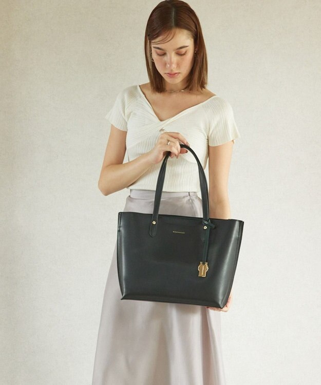 style code 【MERCURYDUO/マーキュリーデュオ】両アオリポケット サイド配色A4トートバッグ　 キーチャーム付 ブラック