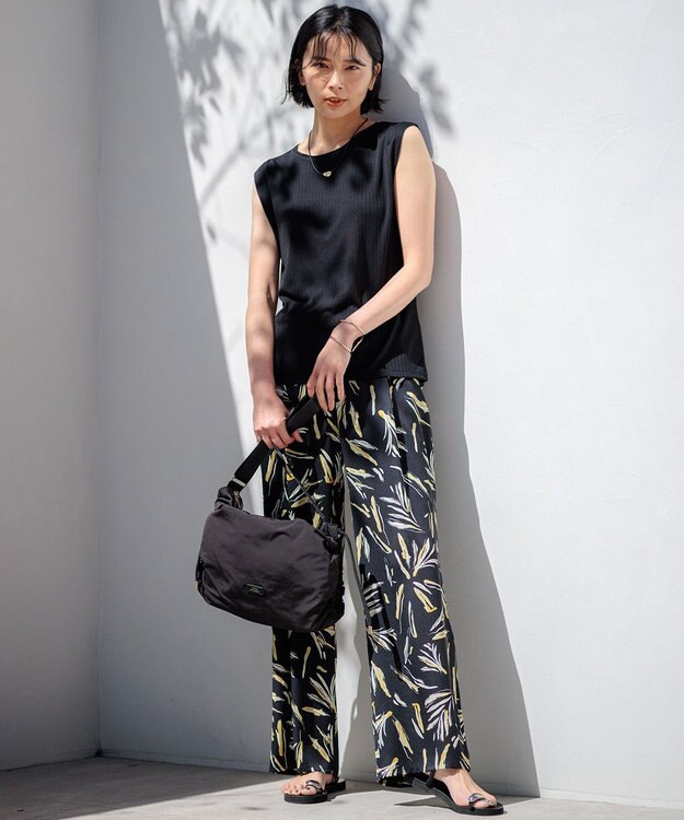 23区 L 【洗える】スリークボタニカルプリント ドロスト パンツ ブラック系