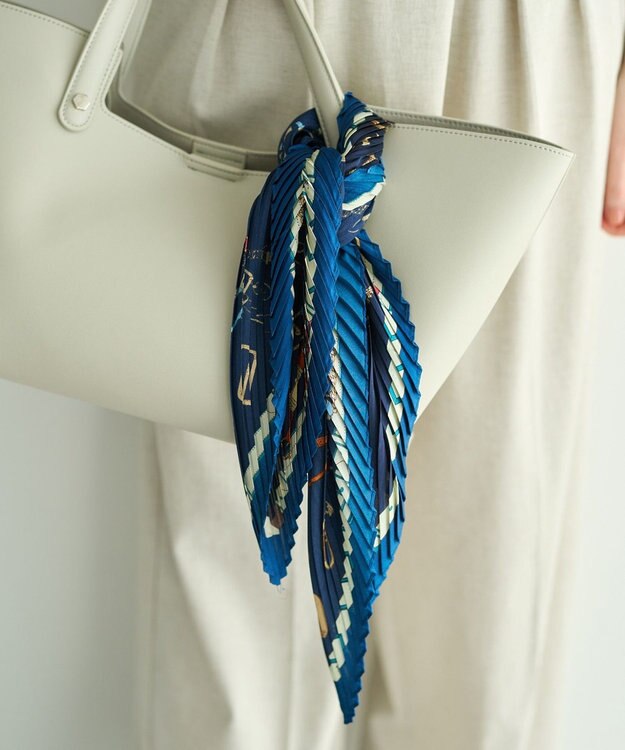 YECCA VECCA ビットプリントプリーツスカーフ Navy