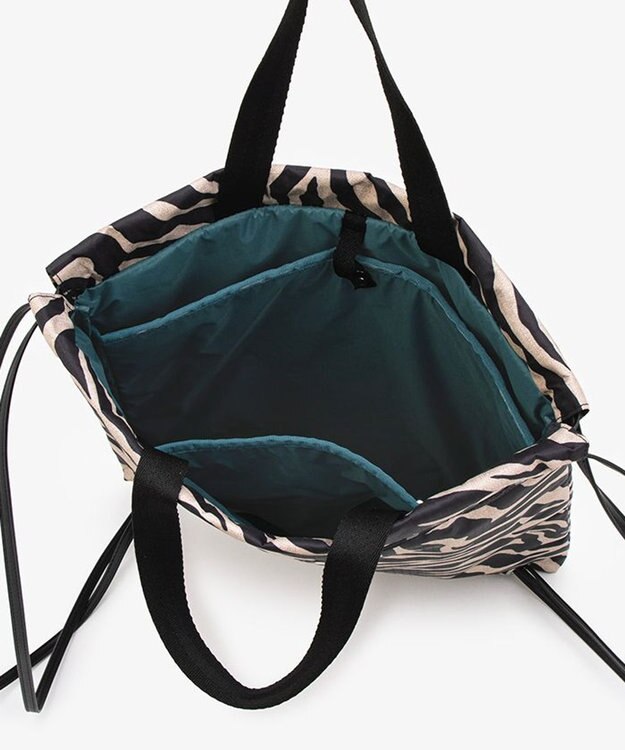 LeSportsac TH CITY KNAPSACK/アップタウンラフィアゼブラ/ブラック アップタウンラフィアゼブラ/ブラック