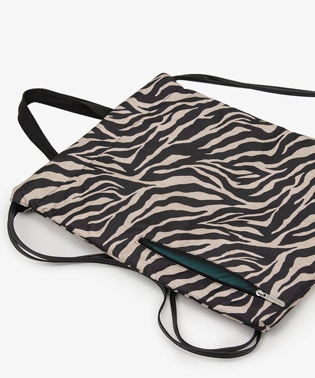 LeSportsac TH CITY KNAPSACK/アップタウンラフィアゼブラ/ブラック アップタウンラフィアゼブラ/ブラック