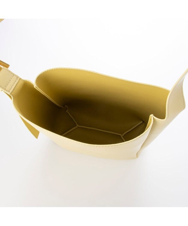 UNBILLION カシュカシュ cachecache / アシンメトリーバックル付きホーボーバッグ イエロー