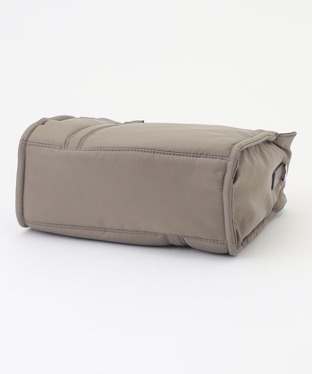 Y'SACCS ツイルナイロン　スクエアトート　Sサイズ グレージュ【web限定カラー】