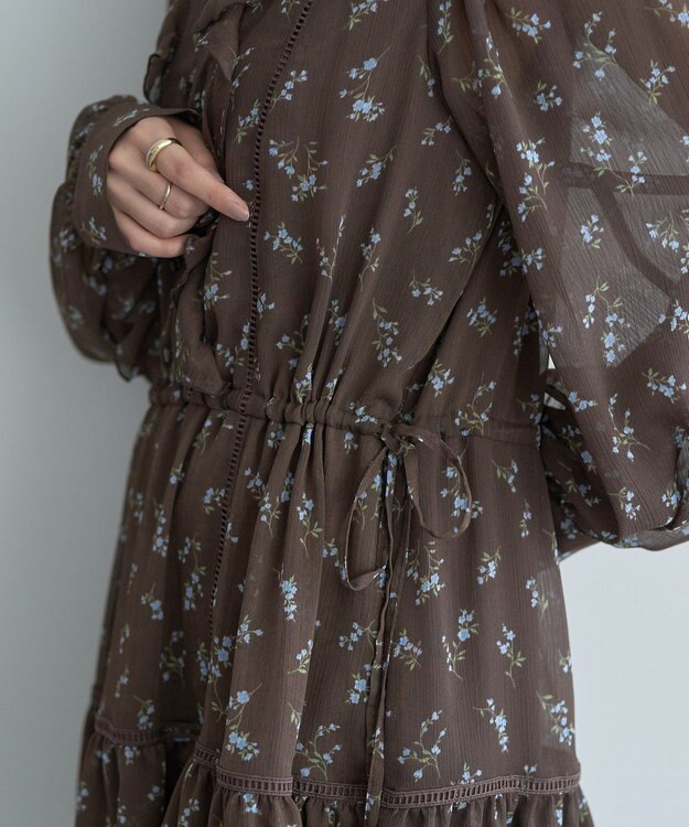earth music&ecology フラワー楊柳ティアードミニワンピース Brown