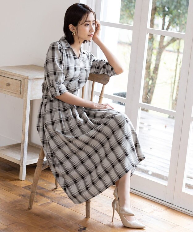 Tiaclasse L 【洗える】小顔効果も期待できるスキッパーシャツワンピース グレージュチェック