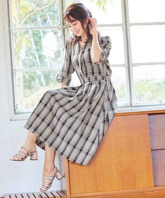 Tiaclasse L 【洗える】小顔効果も期待できるスキッパーシャツワンピース グレージュチェック