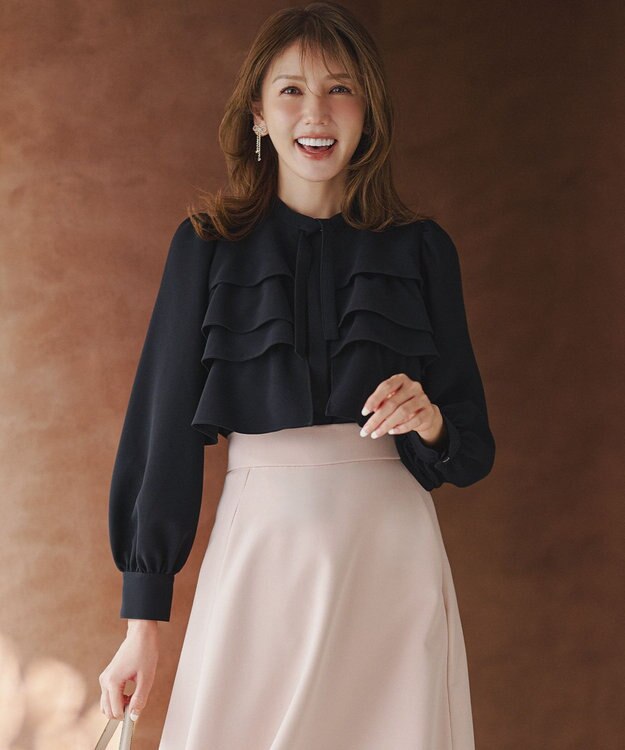 組曲 S 【KUMIKYOKU NAVY】コンフォータブルドレープ フリルブラウス ネイビー系