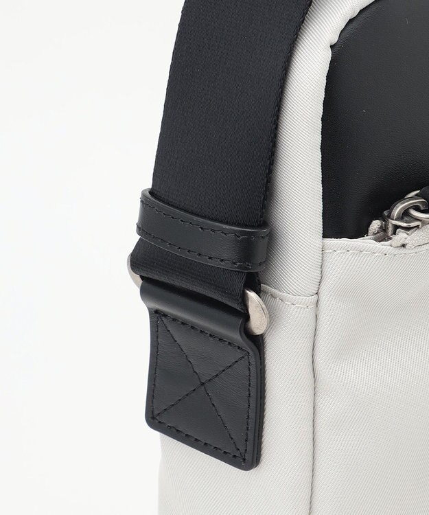 JOSEPH ABBOUD 【A4サイズ】ナイロンツイル バッグ アイボリー系