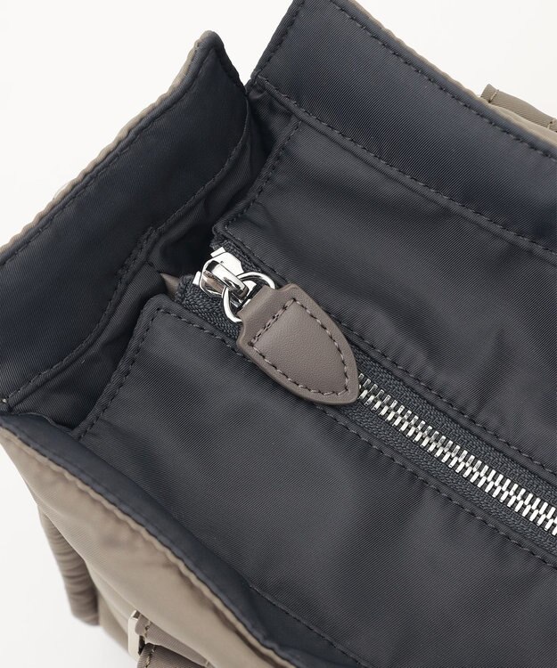 Y'SACCS ツイルナイロン　スクエアトート　Sサイズ グレージュ【web限定カラー】