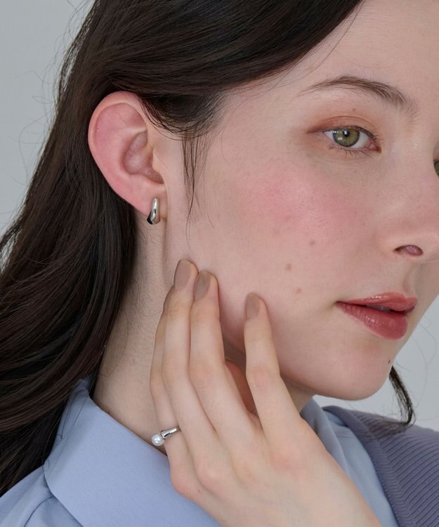 Phoebe 〈金属アレルギー対応〉ラスターフレームパールカフリング　シルバー/ステンレス/大ぶり/存在感◎/主役級/変形 シルバー